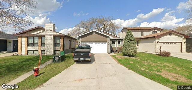 Larawan ng 227 Penfold Crescent sa Winnipeg, Manitoba
